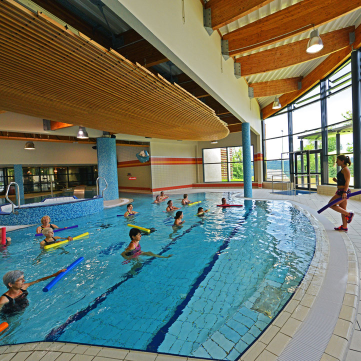 village vacances piscine brommat en carladez